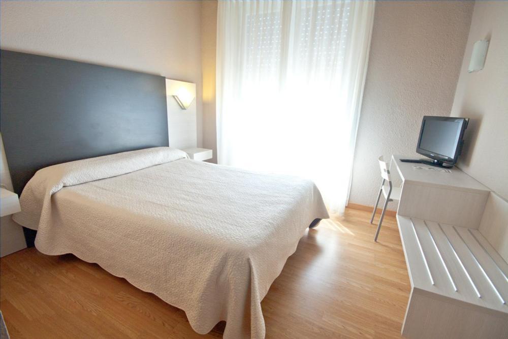 Hotel Fornos Calatayud Pokoj fotografie