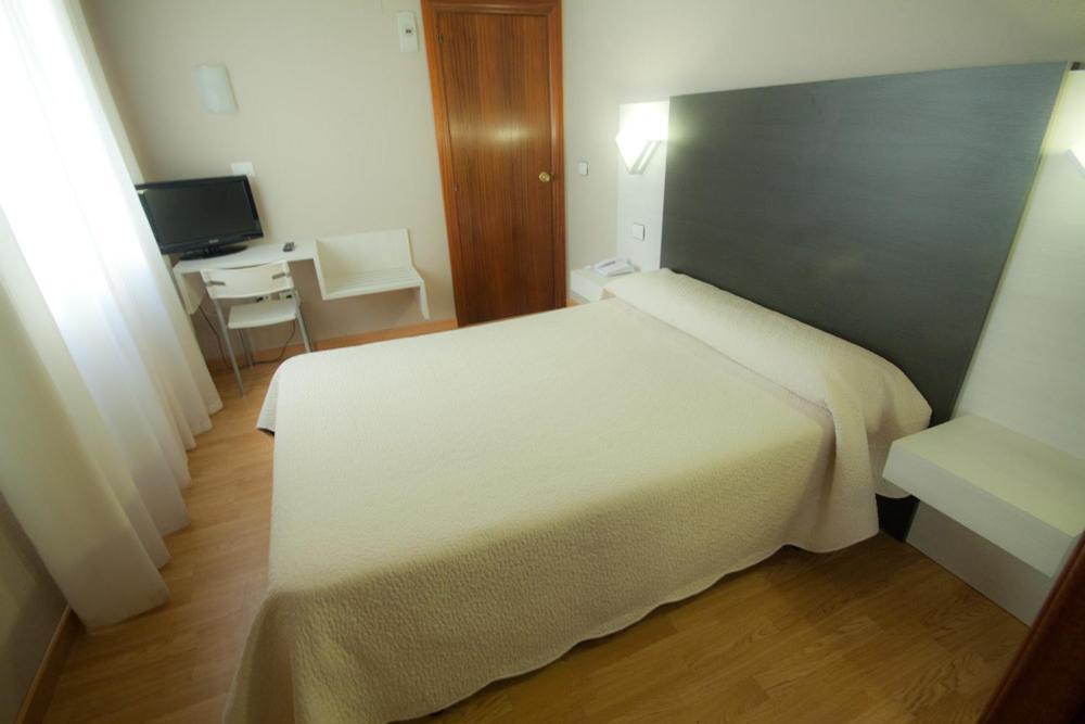 Hotel Fornos Calatayud Pokoj fotografie